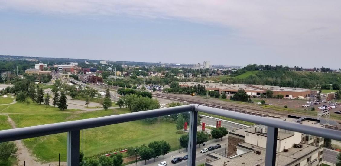 Furnished 1 Bedroom In East Village By Signature Suites Ltd YYC Kültér fotó