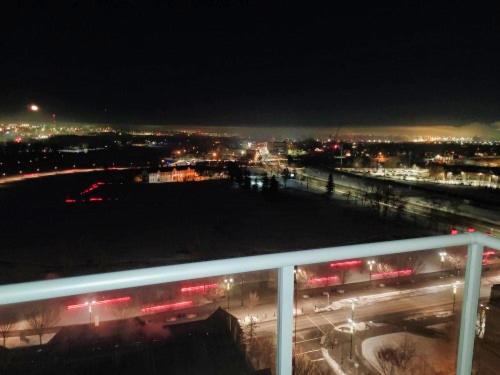 Furnished 1 Bedroom In East Village By Signature Suites Ltd YYC Kültér fotó
