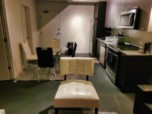 Furnished 1 Bedroom In East Village By Signature Suites Ltd YYC Kültér fotó